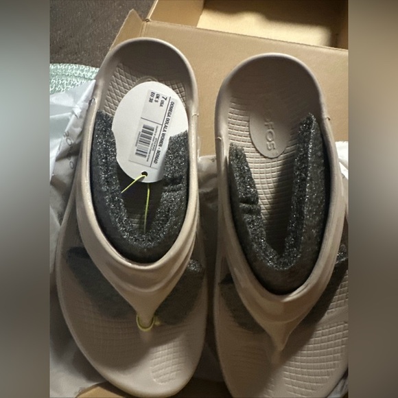 OOFOS Women's OOmega OOlala Sandals - Nomad Beige - Picture 3 of 3